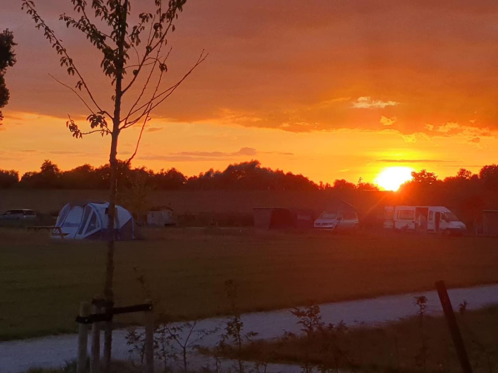 De Hazelaarshof Luxe Glampingtent Bij Natuurgebied De Millingerwaard Kekerdom Exterior photo